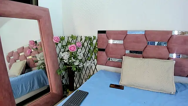 Snapshot of GrettaRouse chatting on May 8, 2026, 7:50 pm GrettaRouse online show from May 8, 2026, 7:50 pm