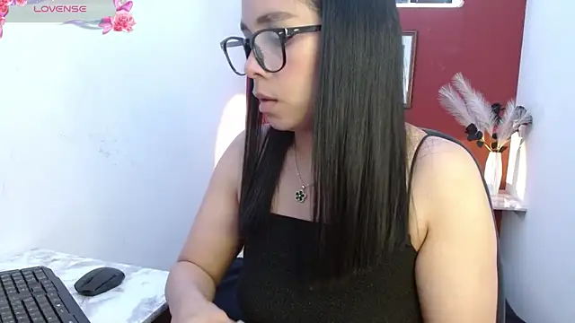 Snapshot of paula_lopez__ chatting on February 27, 2026, 4:29 pm paula lopez online show from February 27, 2026, 4:29 pm