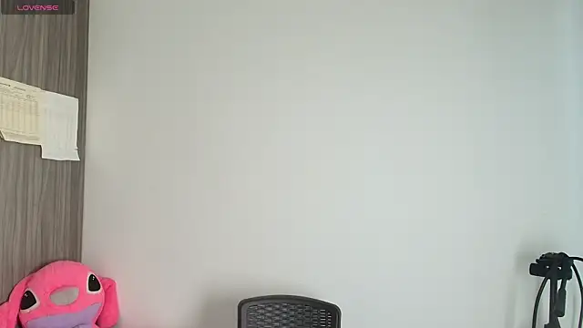 Snapshot of alys_love chatting on April 1, 2026, 4:04 pm alys love online show from April 1, 2026, 4:04 pm