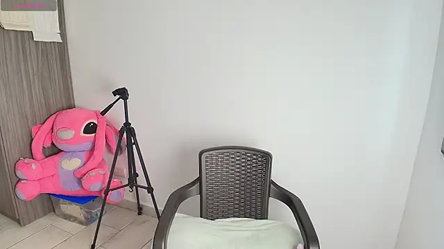 Snapshot of alys_love chatting on April 8, 2026, 3:13 pm alys love online show from April 8, 2026, 3:13 pm