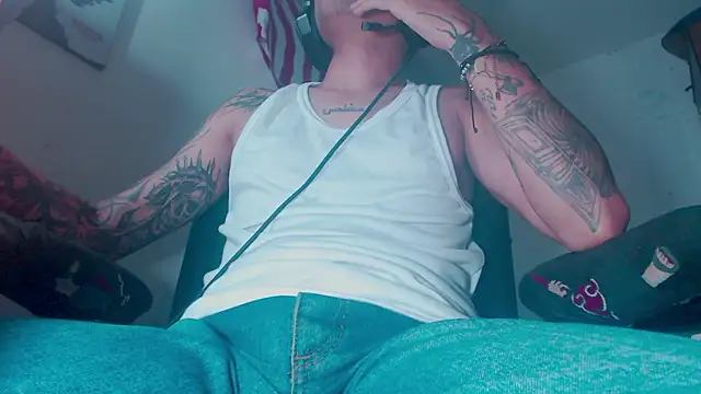 Snapshot of theskateboy chatting on February 11, 2026, 6:35 am theskateboy online show from February 11, 2026, 6:35 am