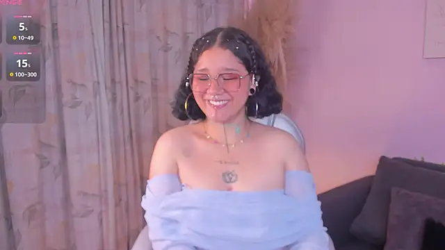 Snapshot of Sylvara_bx chatting on April 28, 2026, 2:10 pm Sylvara bx online show from April 28, 2026, 2:10 pm