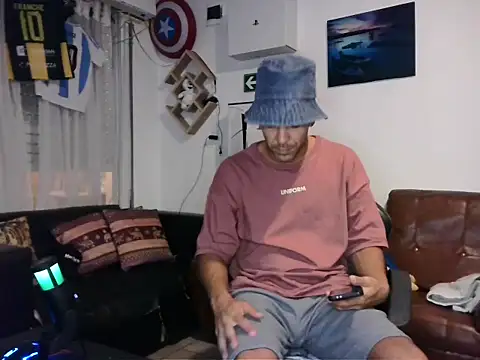 Snapshot of Bluntt55 chatting on February 6, 2026, 11:56 pm Bluntt55 online show from February 6, 2026, 11:56 pm