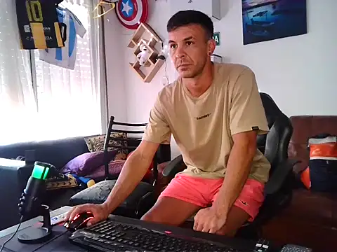 Snapshot of Bluntt55 chatting on February 5, 2026, 8:59 pm Bluntt55 online show from February 5, 2026, 8:59 pm