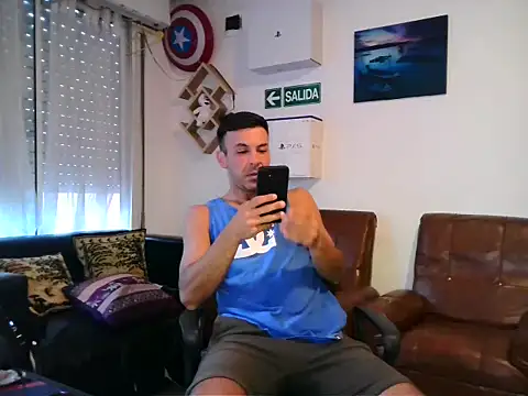 Snapshot of Bluntt55 chatting on February 10, 2026, 10:31 pm Bluntt55 online show from February 10, 2026, 10:31 pm