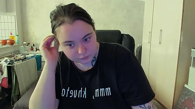 Snapshot of katya_idinax chatting on February 7, 2026, 11:18 am katya idinax online show from February 7, 2026, 11:18 am