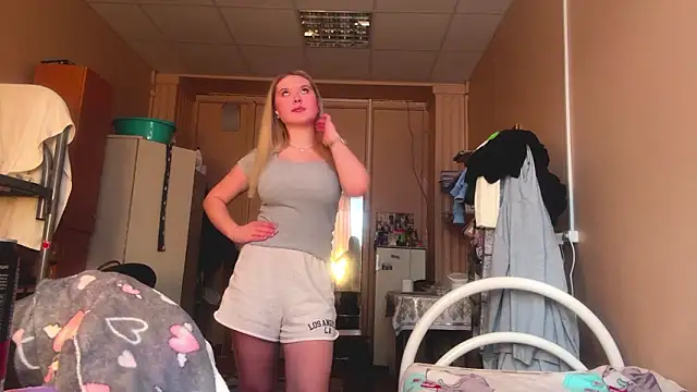 Snapshot of colamy chatting on February 7, 2026, 6:21 am colamy online show from February 7, 2026, 6:21 am