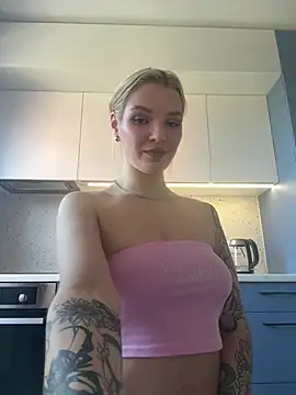 SinLuna  online show from June 23, 2026, 3:43 pm