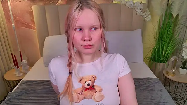 AnnieVibe online show from April 10, 2026, 5:42 pm