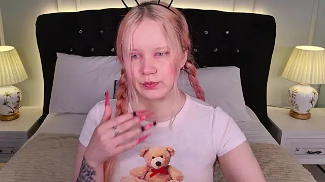 AnnieVibe online show from April 2, 2026, 5:30 pm