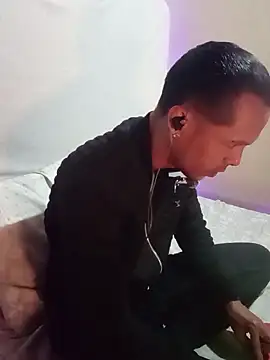 Snapshot of DeivisDeejay chatting on February 4, 2026, 6:52 am DeivisDeejay online show from February 4, 2026, 6:52 am