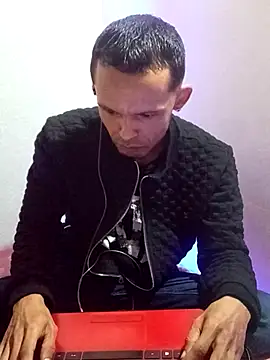 Snapshot of DeivisDeejay chatting on March 12, 2026, 5:45 am DeivisDeejay online show from March 12, 2026, 5:45 am