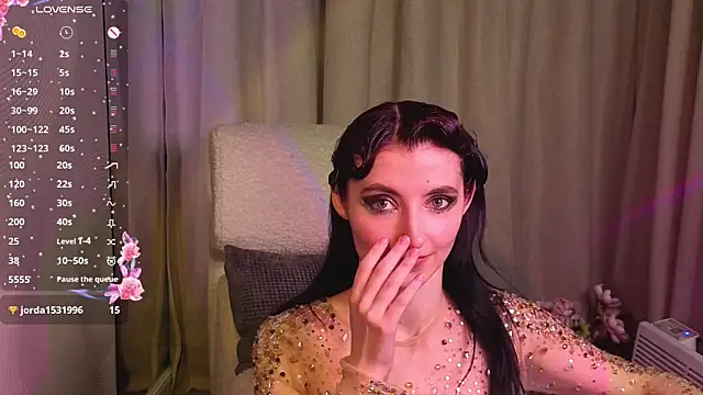 Snapshot of NicoleLuxe chatting on April 16, 2026, 9:39 pm NicoleLuxe online show from April 16, 2026, 9:39 pm