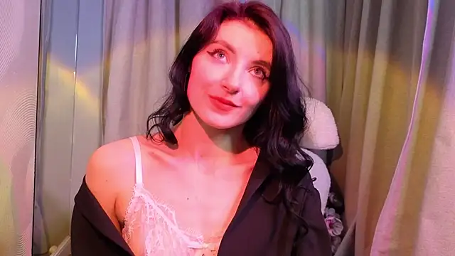 Snapshot of NicoleLuxe chatting on April 9, 2026, 7:20 pm NicoleLuxe online show from April 9, 2026, 7:20 pm
