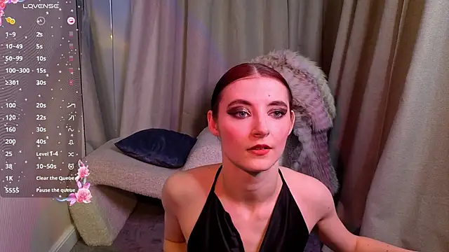 Snapshot of NicoleLuxe chatting on April 2, 2026, 8:04 pm NicoleLuxe online show from April 2, 2026, 8:04 pm