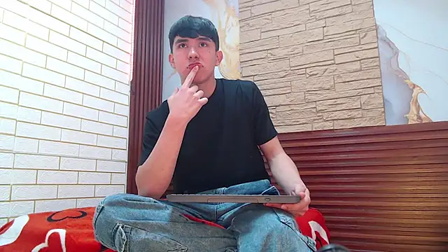 Snapshot of massimoferrera303av chatting on February 2, 2026, 9:25 pm massimoferrera303av online show from February 2, 2026, 9:25 pm