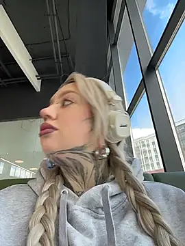 Chiibi online show from April 13, 2026, 10:52 am