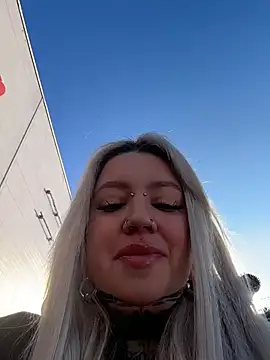 Snapshot of Chiibi chatting on February 18, 2026, 9:28 am Chiibi online show from February 18, 2026, 9:28 am