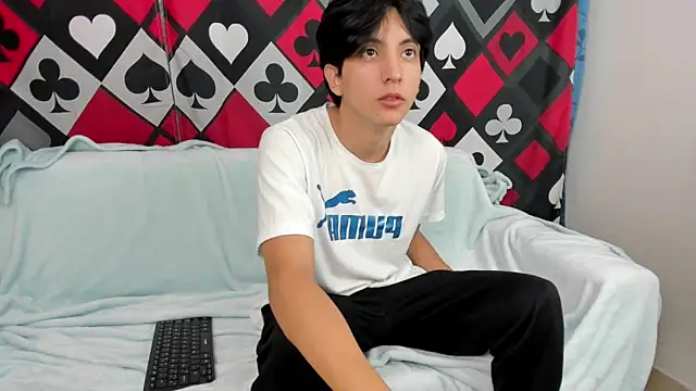 Snapshot of Steerlingxvx chatting on February 5, 2026, 12:34 pm Steerlingxvx online show from February 5, 2026, 12:34 pm