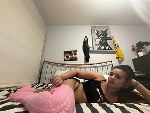 Snapshot of RavenNoirr chatting on February 6, 2026, 5:20 pm RavenNoirr online show from February 6, 2026, 5:20 pm