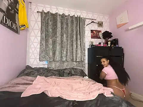 Snapshot of RavenNoirr chatting on March 12, 2026, 6:01 pm RavenNoirr online show from March 12, 2026, 6:01 pm