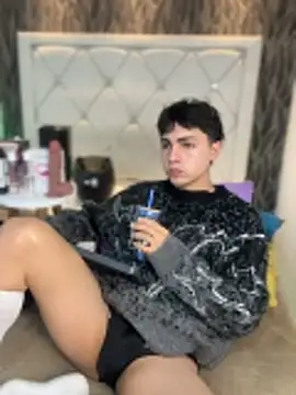 Samu Hott online show from April 7, 2026, 8:21 pm