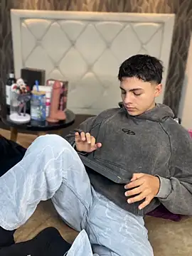 Samu Hott online show from March 9, 2026, 8:23 pm