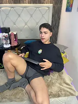 Snapshot of Samu_Hott chatting on February 3, 2026, 8:36 pm Samu Hott online show from February 3, 2026, 8:36 pm