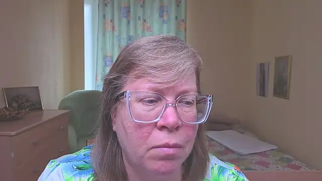 Snapshot of Emma_Eclipsee chatting on April 2, 2026, 11:06 am Emma Eclipsee online show from April 2, 2026, 11:06 am