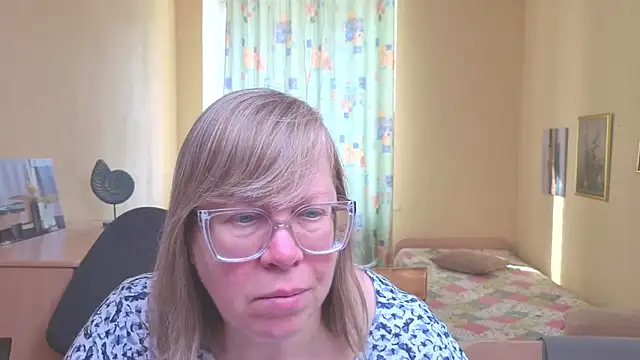 Snapshot of Emma_Eclipsee chatting on February 19, 2026, 8:22 am Emma Eclipsee online show from February 19, 2026, 8:22 am