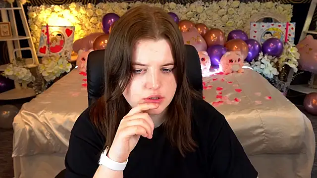 Snapshot of KristiFoxy chatting on February 21, 2026, 2:08 pm KristiFoxy online show from February 21, 2026, 2:08 pm