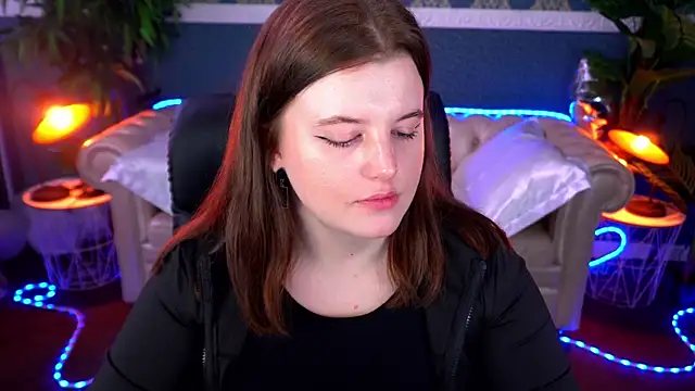 Snapshot of KristiFoxy chatting on February 27, 2026, 1:33 pm KristiFoxy online show from February 27, 2026, 1:33 pm