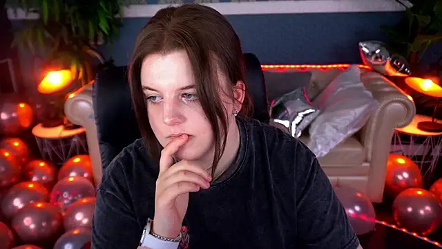 Snapshot of KristiFoxy chatting on February 3, 2026, 1:38 pm KristiFoxy online show from February 3, 2026, 1:38 pm