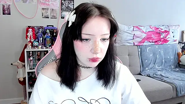 Snapshot of MollysLand chatting on April 17, 2026, 9:56 am MollysLand online show from April 17, 2026, 9:56 am