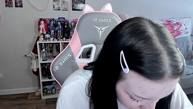 MollysLand online show from March 20, 2026, 9:43 am