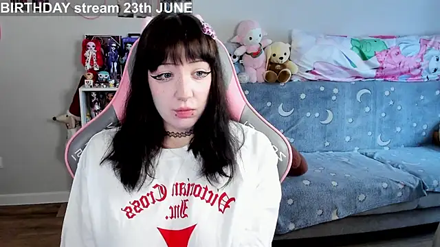 Snapshot of MollysLand chatting on June 16, 2026, 8:58 am MollysLand online show from June 16, 2026, 8:58 am