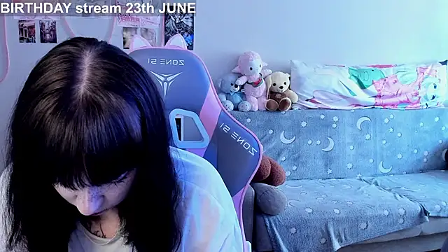 Snapshot of MollysLand chatting on June 17, 2026, 9:08 am MollysLand online show from June 17, 2026, 9:08 am