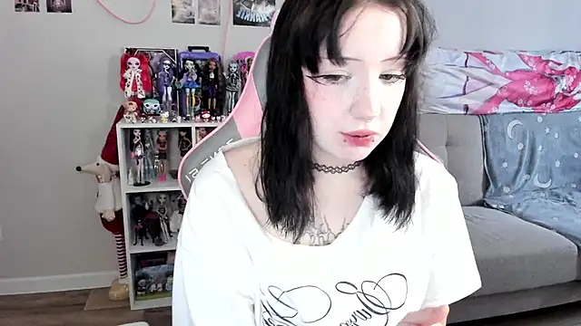 Snapshot of MollysLand chatting on April 23, 2026, 9:16 am MollysLand online show from April 23, 2026, 9:16 am