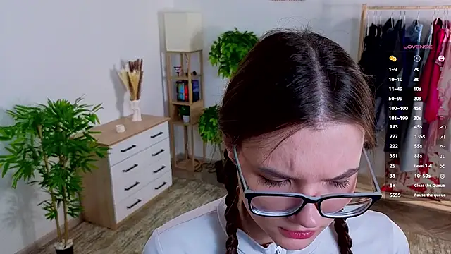 Snapshot of MirthaZien chatting on April 13, 2026, 1:09 am MirthaZien online show from April 13, 2026, 1:09 am