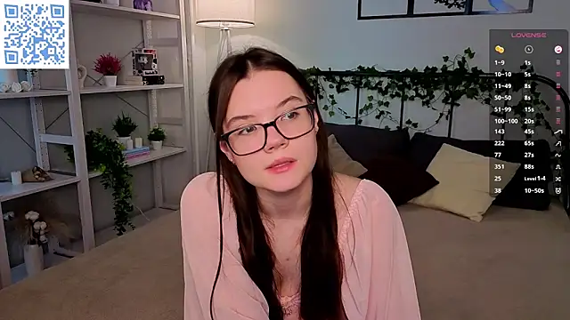 Snapshot of MirthaZien chatting on April 10, 2026, 1:12 am MirthaZien online show from April 10, 2026, 1:12 am