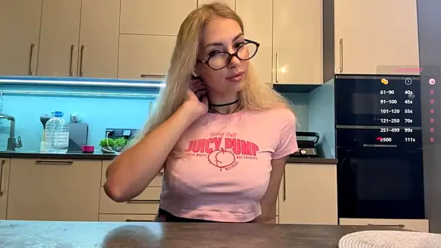 Snapshot of SoftnessMila chatting on May 7, 2026, 3:48 pm SoftnessMila online show from May 7, 2026, 3:48 pm
