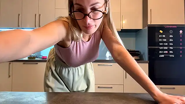 Snapshot of SoftnessMila chatting on May 20, 2026, 4:15 pm SoftnessMila online show from May 20, 2026, 4:15 pm