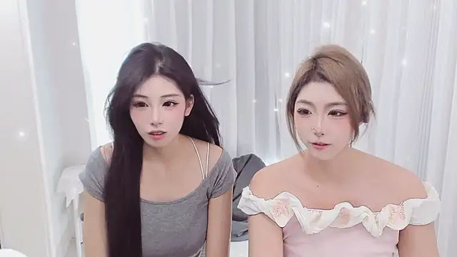 hotgirl0111 online show from May 30, 2026, 10:43 am