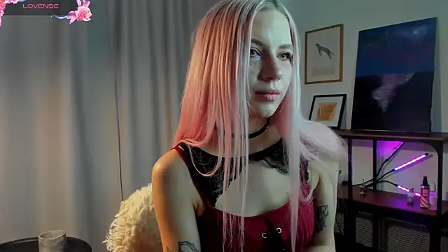 Snapshot of SimonaKaroly chatting on February 8, 2026, 8:01 am SimonaKaroly online show from February 8, 2026, 8:01 am