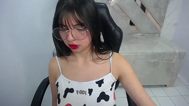 elizabeth t  online show from March 16, 2026, 1:04 pm