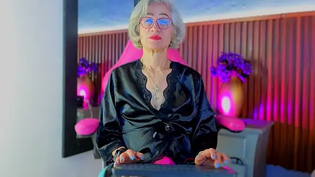 miss monserrate01 online show from April 13, 2026, 1:48 pm