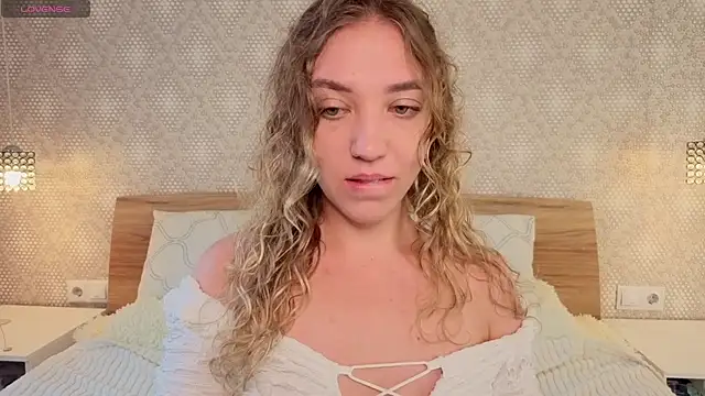 Snapshot of alice_charm_ chatting on July 4, 2026, 1:45 am alice charm online show from July 4, 2026, 1:45 am
