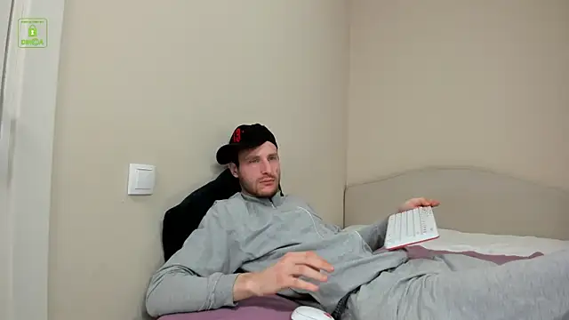 Snapshot of Deymond_Russo chatting on February 17, 2026, 12:24 pm Deymond Russo online show from February 17, 2026, 12:24 pm