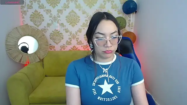 ALISS M  online show from April 14, 2026, 9:09 pm