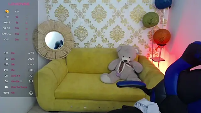 Snapshot of ALISS_M_ chatting on April 16, 2026, 8:09 pm ALISS M online show from April 16, 2026, 8:09 pm